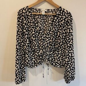 Daisy print cropped long sleeve blouse shirred tie front V-neck size XL black